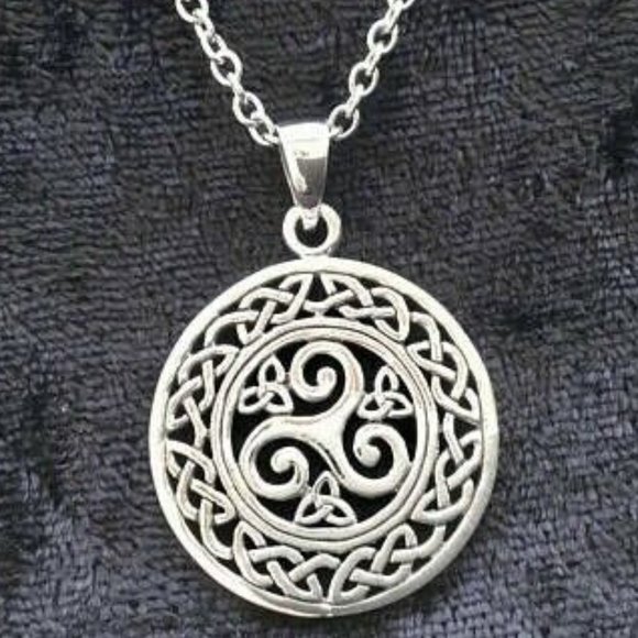 Jewelry - NWOT Silver Celtic Triskele Necklace